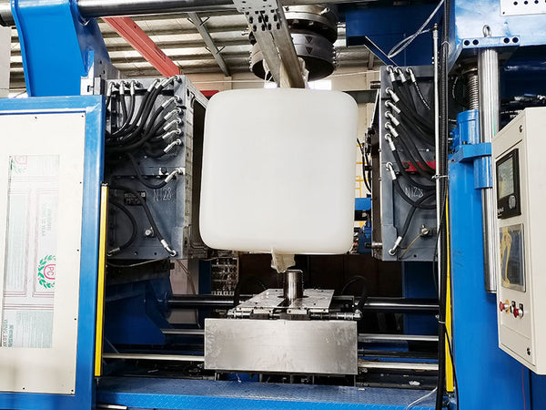 Storage-type blow molding machine