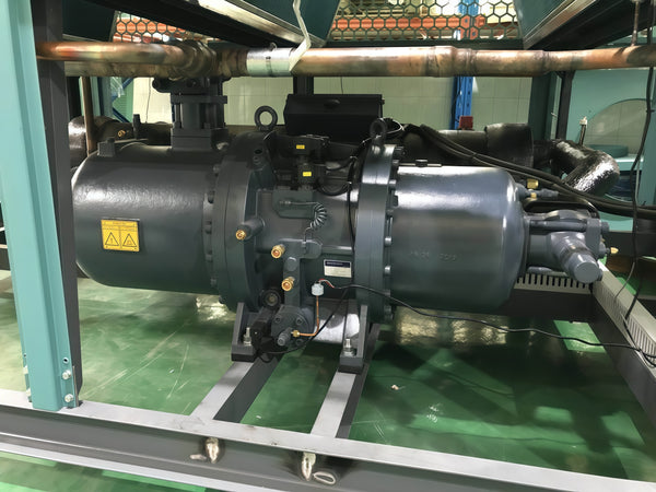 Air-cooled screw chiller