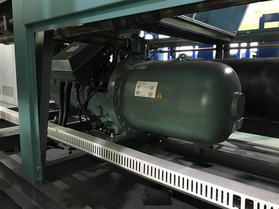 Air-cooled screw compressor